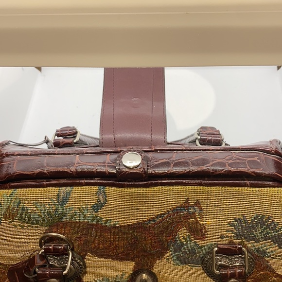 Vintage grained Leather bag with tapestry embroidered front - Picture 9 of 13